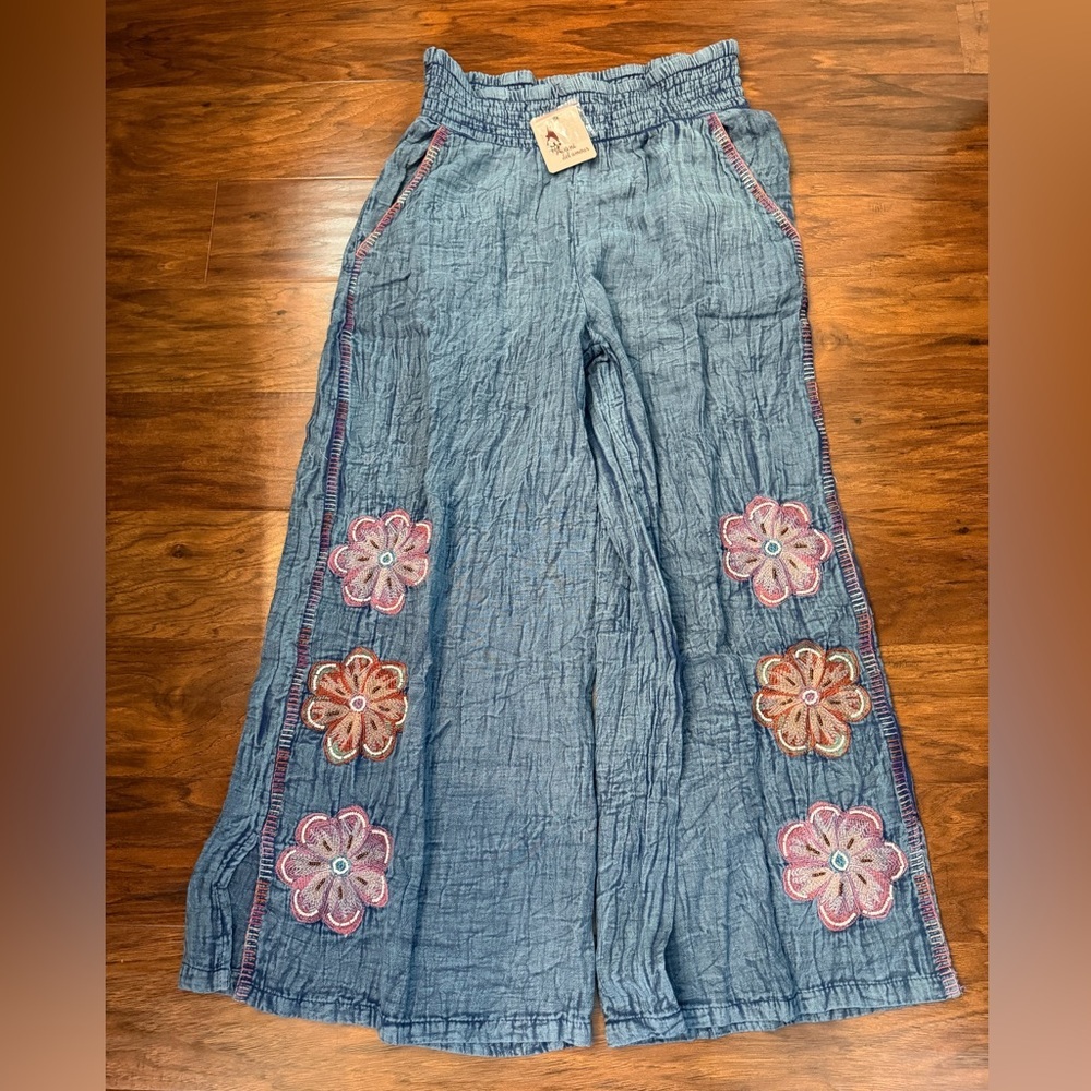 NWT Avani del Amour Denim Floral Embroidered Pants Size M